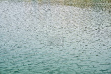 Foto de Reflexión del agua sobre el río - Imagen libre de derechos