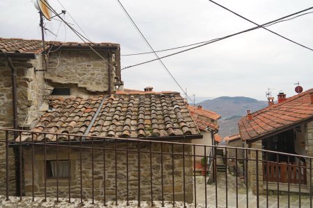 Foto de Vista del antiguo pueblo de Quota di Poppi, Toscana, Italia - Imagen libre de derechos