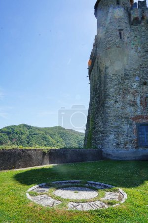 Foto de Bastion with sundial of the Malaspina castle in Fosdinovo, Tuscany, Italy - Imagen libre de derechos