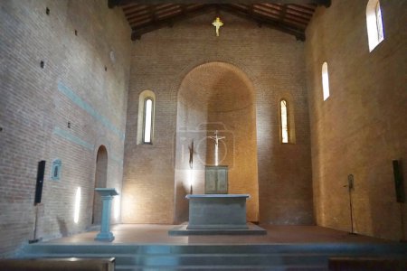 Téléchargez les photos : Intérieur de l'église des saints Ippolito et Biagio à Castelfiorentino, Toscane, Italie - en image libre de droit