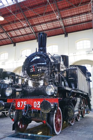 Foto de Antigua locomotora de vapor 875.039producida entre 1912 y 1916 en el museo ferroviario nacional de Pietrarsa, Campania, Italia - Imagen libre de derechos