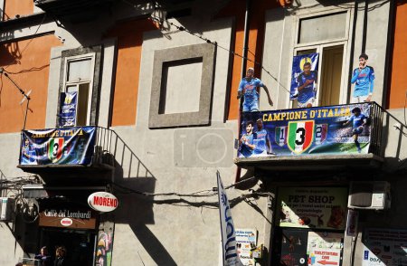 Téléchargez les photos : Allégation de rue pour la victoire de la Serie A championnat de l'équipe de football Napoli, Campanie, Italie - en image libre de droit