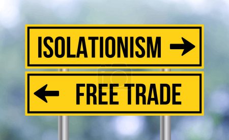 Téléchargez les photos : Isolationnisme ou libre-échange panneau routier sur fond flou - en image libre de droit