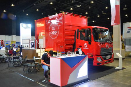 Foto de PASAY, PH - OCT 22 - Ud trucks croner LKE 210 delivery van at Transport and Logistics show on October 22, 2022 in Pasay, Philippines. Transport and Logistics is a annual bus and truck show in Philippines - Imagen libre de derechos