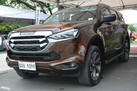 Foto de PASAY, PH - SEPT 17 - Isuzu mux at Philippine International Motor Show on September 17, 2022 in Pasay, Philippines. P.I.M.S. is a car show event held in Philippines. - Imagen libre de derechos
