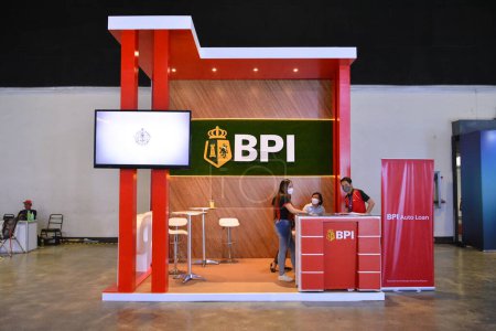 Foto de PASAY, PH - SEPT 17 - Bpi booth display at Philippine International Motor Show on September 17, 2022 in Pasay, Philippines. P.I.M.S. is a car show event held in Philippines. - Imagen libre de derechos
