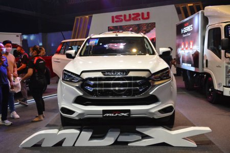Foto de PASAY, PH - SEPT 17 - Isuzu mux suv at Philippine International Motor Show on September 17, 2022 in Pasay, Philippines. P.I.M.S. is a car show event held in Philippines. - Imagen libre de derechos