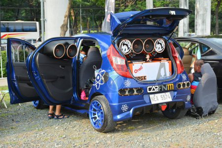 Foto de QUEZON CITY, PH - 14 de mayo - Hyundai eon at Bumper 2 Bumper car show on 14 de mayo de 2023 in Quezon City, Philippines. Bumper 2 Bumper es una feria de coches celebrada en todo el país en Filipinas. - Imagen libre de derechos