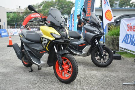 Téléchargez les photos : PASIG, PH - 20 MAI - Aprilia sr gt moto au Ride Ph le 20 mai 2023 à Pasig, Philippines. Ride Ph est un salon de moto aux Philippines. - en image libre de droit