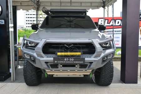 Téléchargez les photos : QUEZON CITY, PH - SEPT 24 - Mazda bt 50 à 4X4 Expo le 24 septembre 2023 à Quezon City, Philippines. 4X4 Expo est un événement hors route organisé aux Philippines. - en image libre de droit