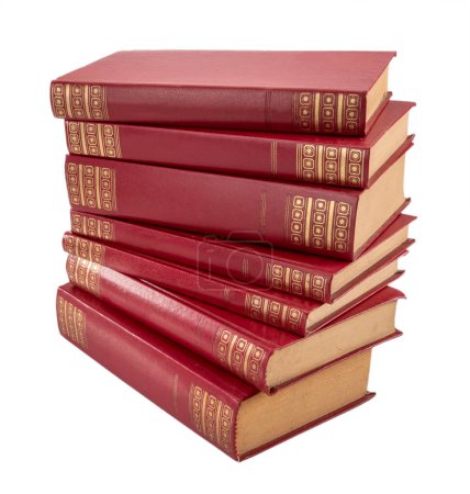 Foto de Pila de libros antiguos rojos con decoraciones doradas en la cubierta de cuero duro, aislado en blanco, camino de recorte - Imagen libre de derechos