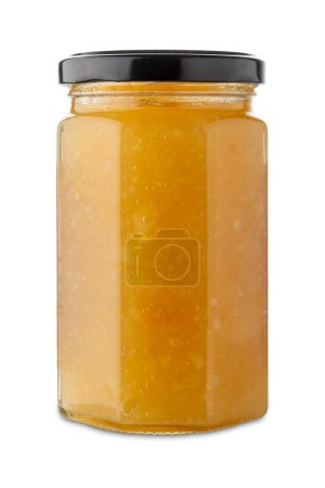 Téléchargez les photos : Marmelade de citron dans un bocal en verre isolé sur blanc avec chemin de coupe inclus - en image libre de droit