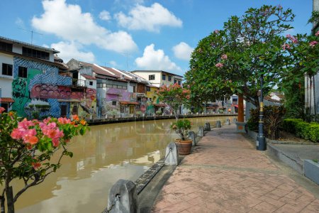 Photo for Malacca, Malaysia - November 2022: Views of the Malacca River as it passes through the city of Malacca on November 29, 2022 in Malacca, Malaysia. - Royalty Free Image