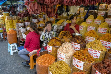 Téléchargez les photos : Ho Chi Minh City, Vietnam - January 6, 2023: Binh Tay Market is the central market of Cholon in Ho Chi Minh City, Vietnam. - en image libre de droit