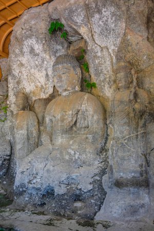 Foto de Usuki, Japón - 1 de mayo de 2023: Los Usuki Stone Buddhas son un conjunto de esculturas talladas en roca durante el siglo XII en Usuki, Japón.. - Imagen libre de derechos