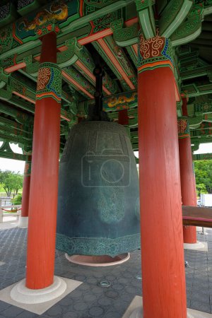 Foto de Gyeongju, Corea del Sur - 1 de junio de 2023: Gran Campana de Silla en Gyeongju, Corea del Sur. - Imagen libre de derechos