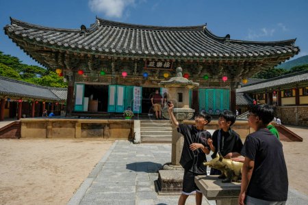 Foto de Gyeongju, Corea del Sur - 2 de junio de 2023: Templo Bulguksa es un templo budista en Gyeongju, Corea del Sur. - Imagen libre de derechos