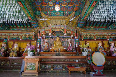 Téléchargez les photos : Yangyang, Corée du Sud - 16 juin 2023 : Le temple Naksansa est un temple bouddhiste situé à Yangyang, en Corée du Sud. - en image libre de droit