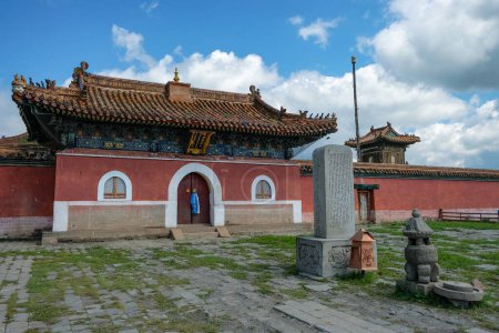 Foto de Erdenet, Mongolia - 18 de julio de 2023: Monasterio Amarbayasgalant, uno de los tres centros monásticos budistas más grandes de Mongolia, provincia de Selenge en Erdenet, Mongolia. - Imagen libre de derechos