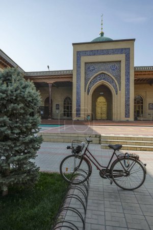 Foto de Margilan, Uzbekistán - 20 de octubre de 2023: Vistas de la Mezquita de Khonakha en Margilán, Uzbekistán. - Imagen libre de derechos