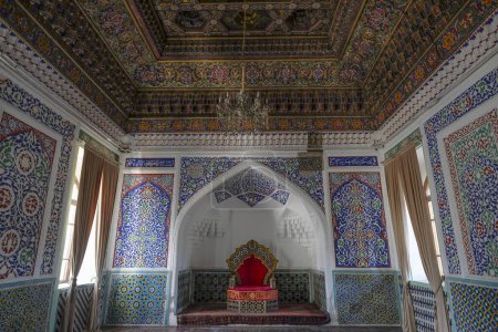 Téléchargez les photos : Kokand, Ouzbékistan - 24 octobre 2023 : Détail de l'intérieur du palais Khudayar Khan à Kokand dans la vallée de Fergana, Ouzbékistan. - en image libre de droit