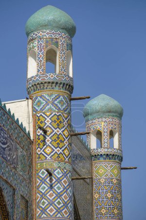 Téléchargez les photos : Kokand, Ouzbékistan - 24 octobre 2023 : Détail de la façade du palais Khudayar Khan à Kokand dans la vallée de Fergana, Ouzbékistan. - en image libre de droit