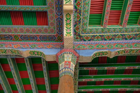 Téléchargez les photos : Kokand, Ouzbékistan - 24 octobre 2023 : Détail de l'intérieur du mausolée Modari Khan à Kokand dans la vallée de Fergana, Ouzbékistan. - en image libre de droit