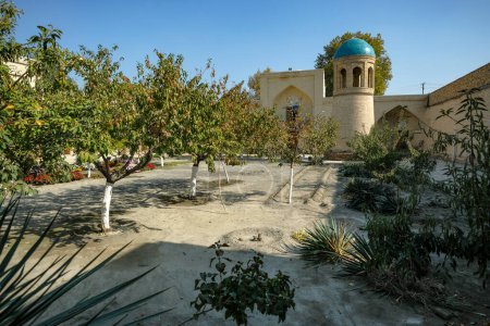 Téléchargez les photos : Kokand, Ouzbékistan - 25 octobre 2023 : Détail de l'intérieur de la Madrasa Sokhibzoda Khazrat à Kokand dans la vallée de Fergana, Ouzbékistan. - en image libre de droit