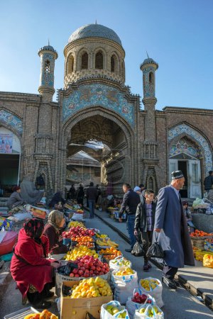 Photo for Istaravshan, Tajikistan - November 26, 2023: Fruit sellers at the gate of the Istaravshan Central Market, Tajikistan. - Royalty Free Image