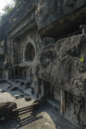 Téléchargez les photos : Ajanta, Inde - 19 janvier 2024 : Les grottes d'Ajanta sont des monuments rupestres de grottes bouddhistes à Ajanta, district d'Aurangabad, Maharashtra, Inde. - en image libre de droit