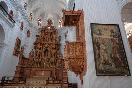 Téléchargez les photos : Old Goa, Inde - 2 février 2024 : Intérieur de l "église Saint-Cajétan, connue sous le nom d" église de la Divine Providence à Old Goa, Inde. - en image libre de droit