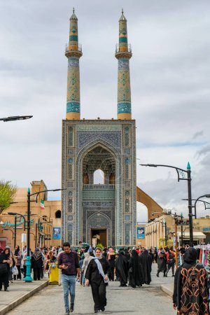 Foto de Yazd, Irán - 25 de marzo de 2024: Mezquita Jameh de Yazd es una mezquita ubicada en Yazd, Irán.. - Imagen libre de derechos