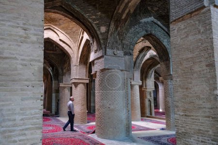 Ispahan, Iran - 1er avril 2024 : Mosquée Jameh aussi connue sous le nom de mosquée Atiq à Ispahan, Iran.