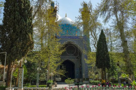 Foto de Isfahan, Iran - April 1, 2024: Madrasa Chahar Bagh, the Chahar Bagh Theological School in Isfahan, Iran. - Imagen libre de derechos