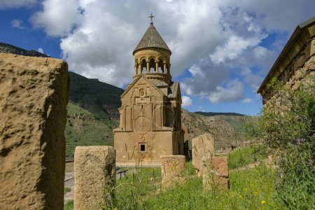 Téléchargez les photos : Areni, Arménie - 9 mai 2024 : Monastère Noravank à Areni, Arménie. - en image libre de droit