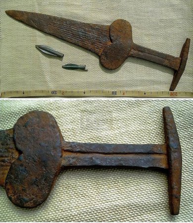 Photo for Scythian sword, Scythian dagger of the early Iron Age and bronze arrows from the 3rd-5th centuries BC. on burlap, an ancient Scythian dagger - Royalty Free Image