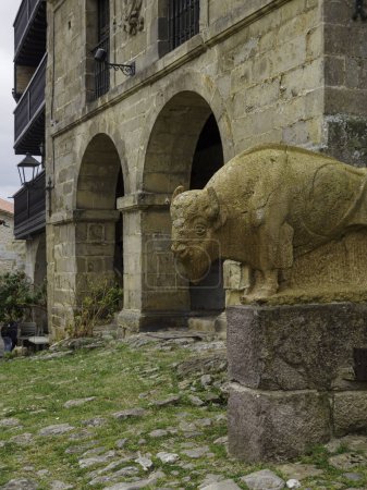 Ancien monument d'un b?uf à Santillana del Mar. e Il est situé dans le centre de la ville. Espagne