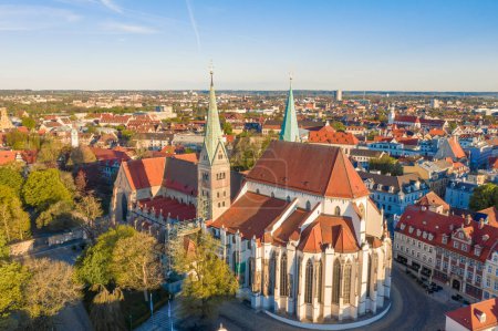 Foto de Augsburg Cathedral. Top view of the athedral - Imagen libre de derechos