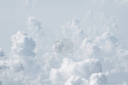 Photo pour Beau ciel bleu et nuages - image libre de droit