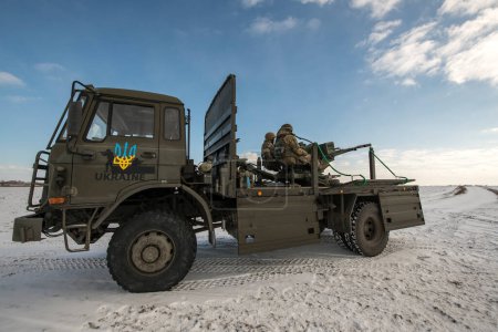 Téléchargez les photos : Une unité de défense aérienne des forces armées ukrainiennes, appelée chasseurs de drones, en position près de la frontière nord du Labrador, le 7 février 2023. Photo de haute qualité - en image libre de droit