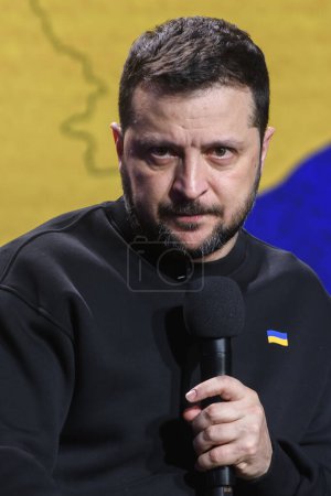 Téléchargez les photos : Président de l'Ukraine Volodymyr Zelenskiy lors d'une grande conférence de presse de synthèse à Kiev, en Ukraine, le 19 décembre 2023. Photo de haute qualité - en image libre de droit