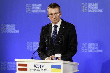 Téléchargez les photos : Le président letton Edgars Rinkevics lors du sommet international sur la sécurité alimentaire Grain d'Ukraine à Kiev, en Ukraine, le 25 novembre 2023. Photo de haute qualité - en image libre de droit