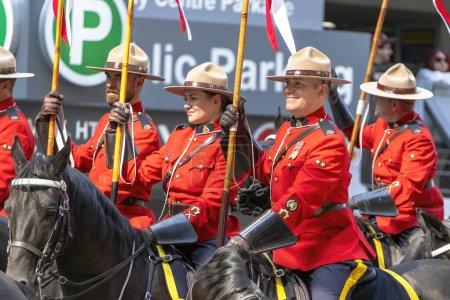 Foto de Calgary, Alberta, Canadá. 7 de julio de 2023. Un acercamiento a un memmebers de la Real Policía Montada Canadiense en un desfile público. - Imagen libre de derechos