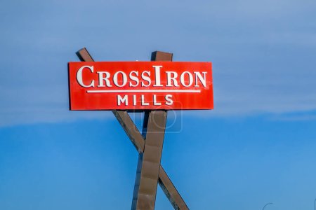 Foto de Rocky View, Alberta, Canadá. Feb 19, 2024. CrossIron Mills signo, un desarrollo de centro comercial completamente cerrado a las afueras de los límites de la ciudad del norte de Calgary. - Imagen libre de derechos