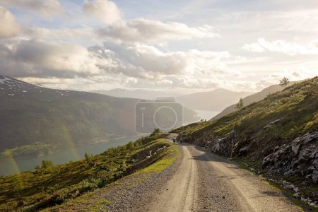 Téléchargez les photos : Mont Hoven, vue splendide sur le Nordfjord depuis le télésiège de Loen - en image libre de droit