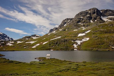 Téléchargez les photos : Amazing views in Norway to fjords, mountains and other beautiful nature miracles - en image libre de droit