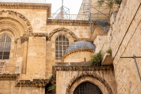 Europäische Touristenfamilie mit Kindern, Besuch in Jerusalem, Begegnung mit neuer Kultur