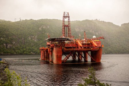 Ölplattform auf See ist Offshore-Struktur mit Einrichtungen, um Brunnen zu bohren, Öl und Erdgas zu fördern und zu verarbeiten