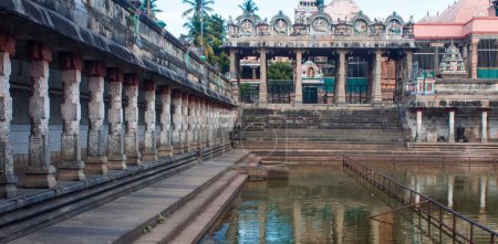 Téléchargez les photos : Temple Tank of Thillai Nataraja Temple, also referred as the Chidambaram Nataraja Temple, is a Hindu temple dedicated to Nataraja, the form of Shiva as the lord of dance - en image libre de droit