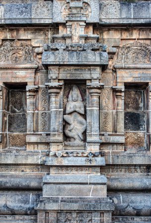 Téléchargez les photos : Statue de Brahma dans la tour du temple de Thillai Nataraja Temple, également appelé le temple Chidambaram Nataraja, est un temple hindou dédié à Nataraja - en image libre de droit